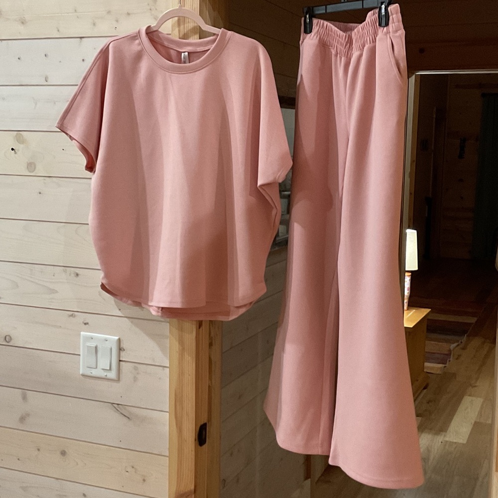 Elegant Women's Wide Leg Pants & Top Set in Soft Pink